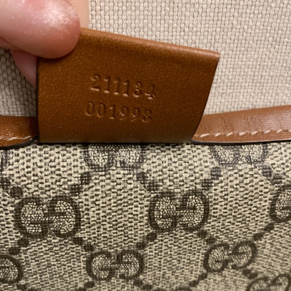 Authentic Gucci leather Tote "Shelly" GG SUPREME Tote - Picture 5 of 8